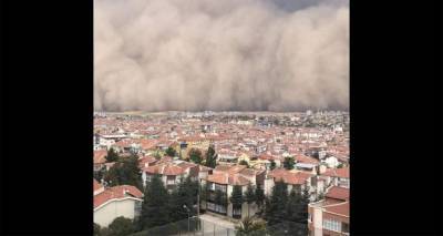 Столицу Турции накрыла песчаная буря – видео