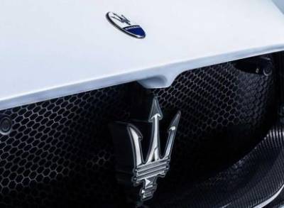 Компания Maserati обновила свой фирменный трезубец Посейдона