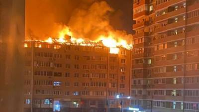 Площадь пожара в жилом доме в Краснодаре увеличилась до 2500 квадратных метров