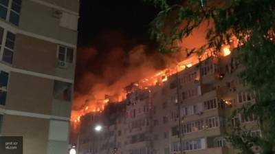 Пользователи соцсетей сняли на видео, как в Краснодаре горит многоэтажка