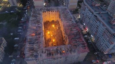 Названа вероятная причина мощного пожара в жилом доме в Краснодаре — видео
