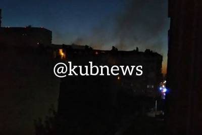 Момент начала ночного пожара в Музыкальном микрорайоне Краснодара попал на видео
