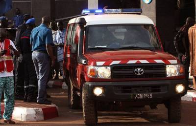 Не менее шести человек погибли при взрыве скорой помощи в Мали