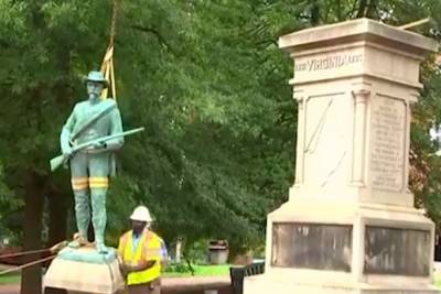 Власти Шарлоттсвилла под аплодисменты демонтировали памятник конфедератам