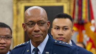 В США глава штаба ВВС уговаривает власти готовиться к войне с РФ и Китаем