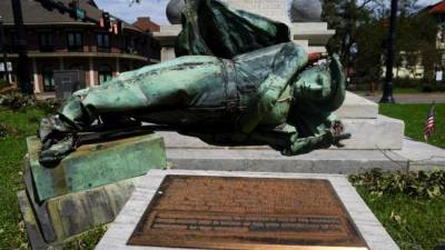 В американском Шарлотсвилле снесли памятник конфедератам