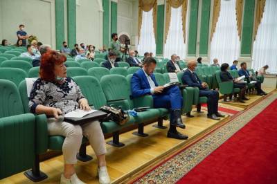 В Улан-Удэ депутаты наградили молодежь и обсудили важные вопросы