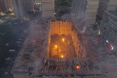 Число поврежденных крупным пожаром квартир в 8-этажном доме в Краснодаре возросло до 64