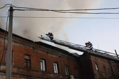 В Кропивницком спасатели два часа тушили пожар в бюро судебно-медицинской экспертизы