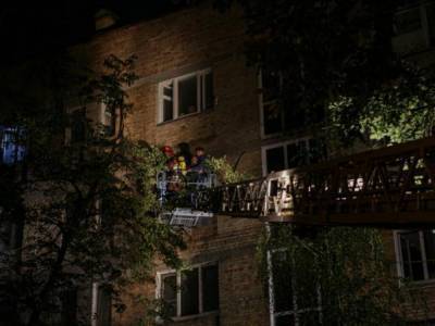 В Деснянском районе Киева произошел пожар в жилом доме, есть погибший и пострадавшие