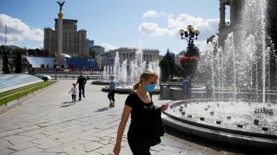 На Украине за сутки зафиксировали 2,4 тыс. заболевших COVID-19