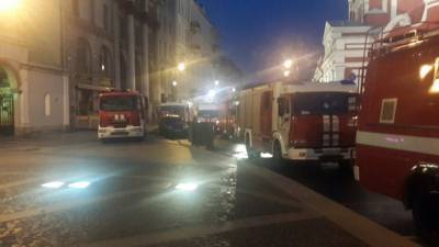 Пожарные эвакуировали 150 человек из горящего общежития петербургского Политеха