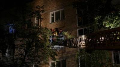 Психически больная подожгла 5-этажку на Братиславской в Киеве