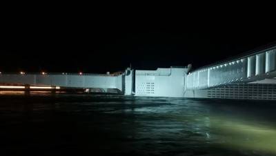 Петербургскую дамбу снова закрыли из-за опасности наводнения