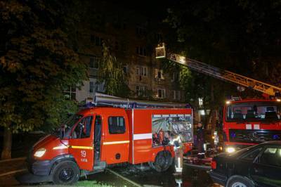 В Киеве на Левом берегу горела многоэтажка: жильцов эвакуировали