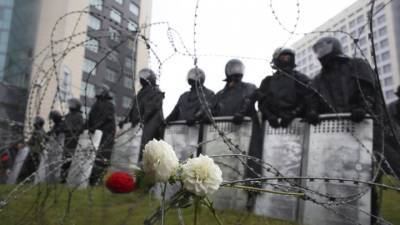 В центре Минска объявились военные, МВД пообещало "реагировать" на детей