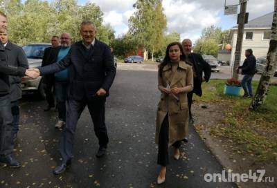 Александр Дрозденко проголосовал на своём избирательном участке вместе с дочерью