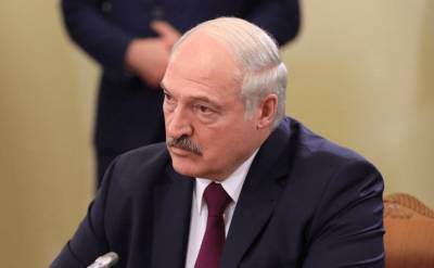 У резиденции Лукашенко появилась бронетехника
