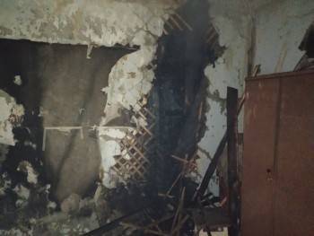 Владелец сгоревшей квартиры в Череповце умер в машине скорой помощи