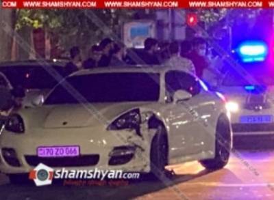 В Ереване столкнулись автомобили Porsche Panamera, Mercedes и Nissan