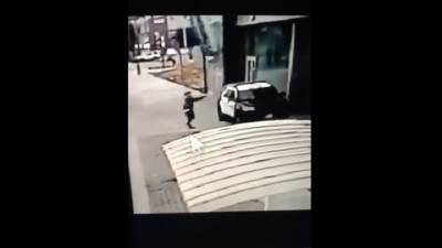 Момент внезапного расстрела полицейских в Лос-Анджелесе попал на видео