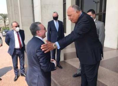 Глава МИД Армении встретился в Каире со своим египетским коллегой