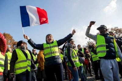 Во Франции задержали 200 человек на возобновившихся акциях «желтых жилетов»