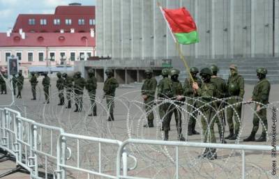 Военные и бронетехника снова стянуты в центр Минска