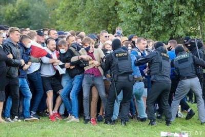 Протесты в Беларуси: на «Марше героев» снова жесткие задержания (ФОТО)