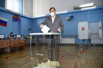 Председатель донского Заксобрания Александр Ищенко проголосовал на выборах
