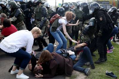 В Минске силовики задерживают участников акции против Лукашенко