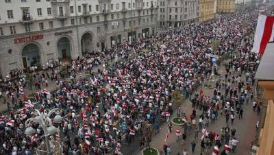 В Беларуси продолжаются акции протеста, силовики начали разгонять участников