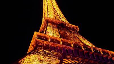 Весь Париж — от Эйфелевой башни до канала Сен-Мартен — в этой книге