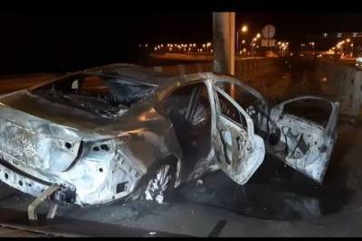 В Башкирии иномарка влетела в столб - водитель погиб, а машина сгорела