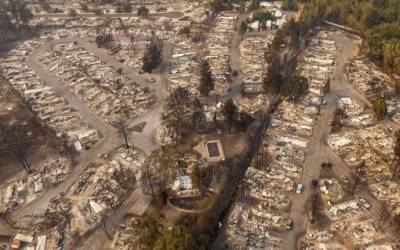 Сгоревшие города, десятки жертв: на западе США продолжаются страшные пожары