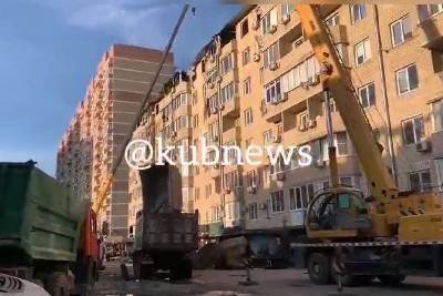 В Краснодаре на месте пожара в 8-этажном доме на ул. Российской разбирают опасные конструкции