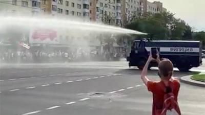 МВД Белоруссии применило водомет на протестах в Бресте