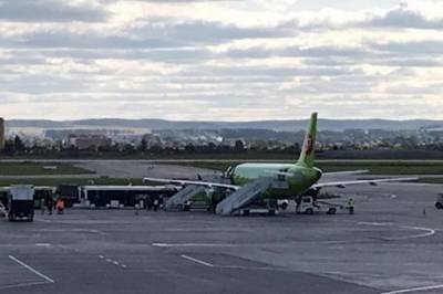 Отказ двигателя: в Екатеринбурге самолет совершил аварийную посадку