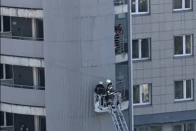 МЧС начало укреплять фасады на петербургских домах из-за шторма