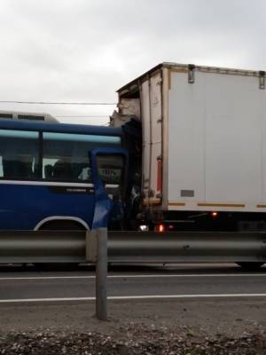 Девять человек пострадали в ДТП с автобусом в Тверской области