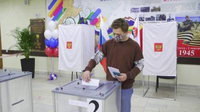 В восточных частях России обработана большая часть избирательных бюллетеней