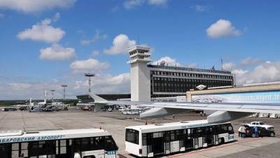 В аэропорту Хабаровска прошла массовая эвакуация после сообщений о "минировании"