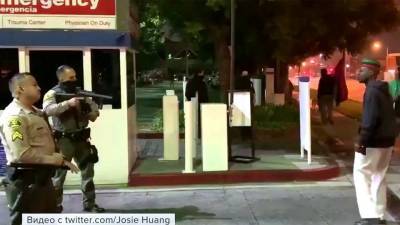 В Лос-Анджелесе неизвестный расстрелял патрульный автомобиль
