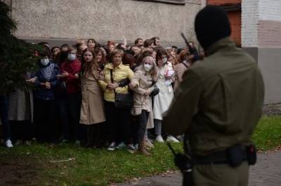Фото недели: женщины и девушки стали символом и движущей силой протестов в Беларуси (ФОТО)