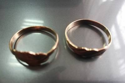 В Гае женщина сдала в ломбард кольцо знакомого