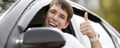 В Госдуме предложили разрешить водить автомобили подросткам