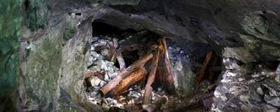 На кузбасской шахте при обрушении кровли погиб горняк, второго ищут