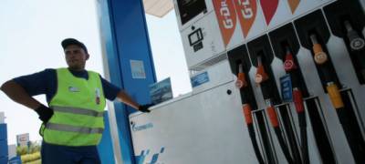 Цена на бензин АИ-92 в Петрозаводске снизилась второй раз за месяц