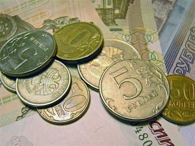 Рубль на торгах отыгрывает позиции у доллара и евро