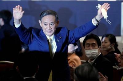 Новый лидер правящей партии Японии планирует продолжить курс Абэ